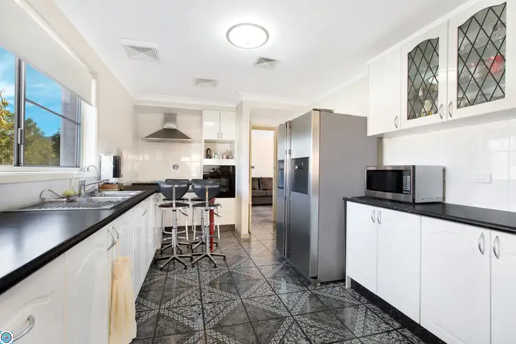 28 McAndrew Crescent, Mangerton NSW 2500
