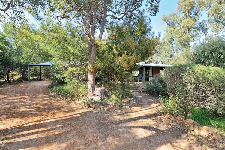 15 Hollett Road, Stoneville WA 6081