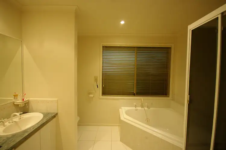 Sixth view of Homely house listing, 5 Pinto Close, Endeavour Hills VIC 3802