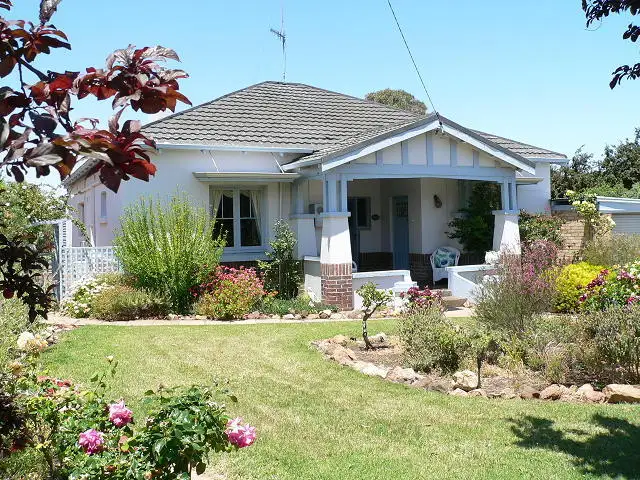 10 Charles Street, Katanning WA 6317