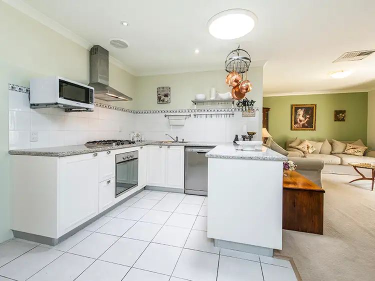 2/42 HOLMESDALE ROAD, Woodbridge WA 6056