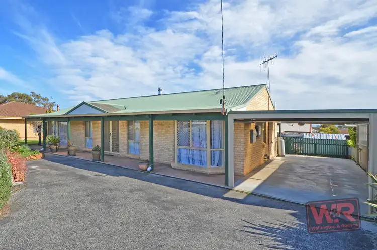 28 Minor Road, Orana WA 6330