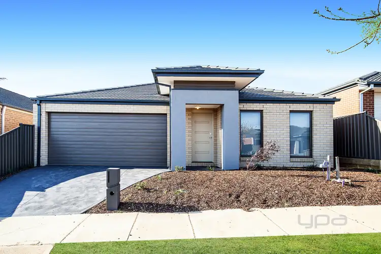 17 Crystal Road, Melton South VIC 3338
