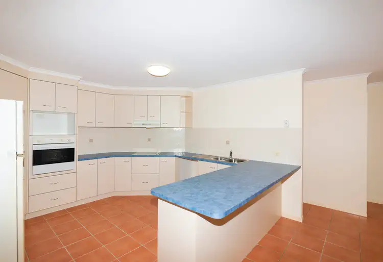 28 Ian Ave, Kawungan QLD 4655