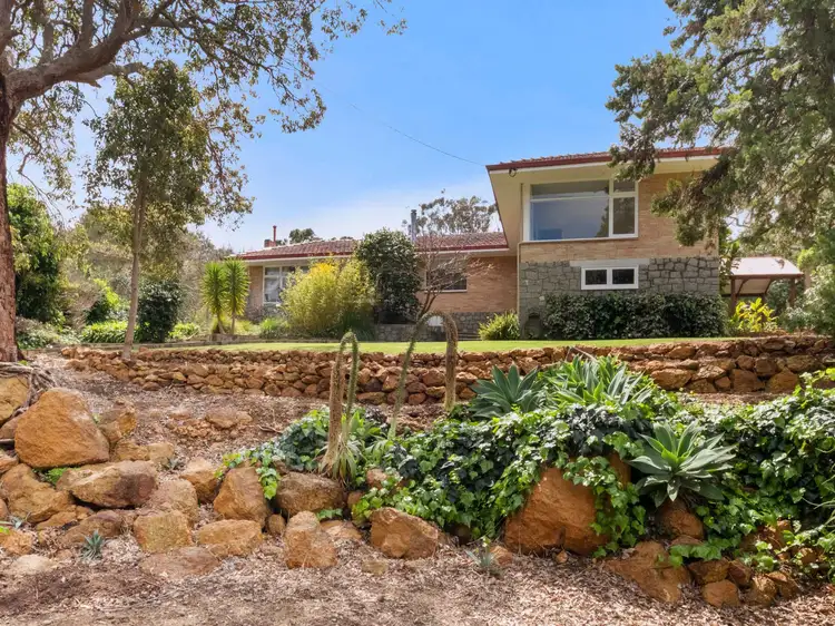 52 Coolinga Road (cnr Bowtell Road), Lesmurdie WA 6076