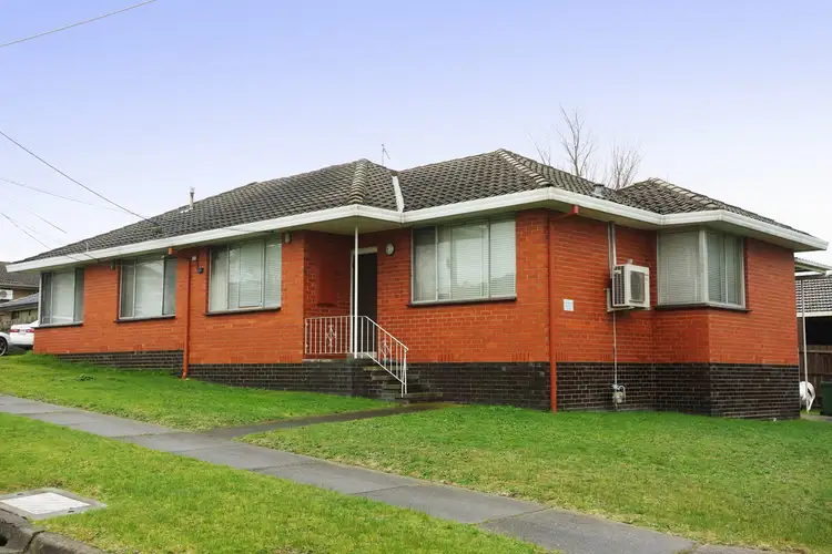 1 & 2/9 Sabine Avenue, Dandenong North VIC 3175