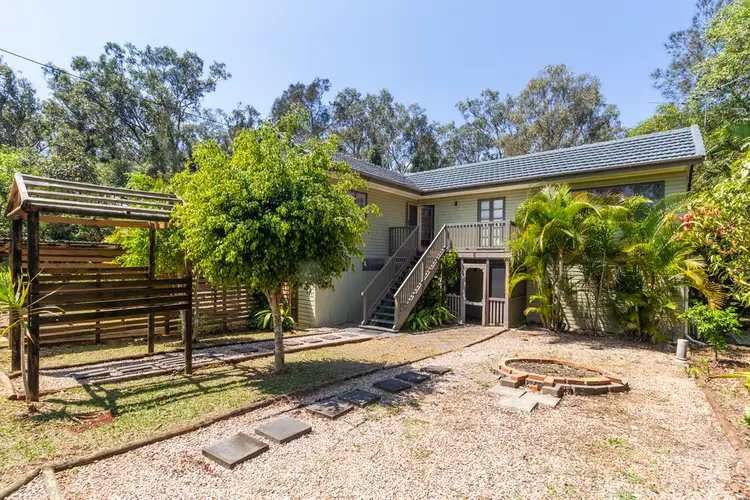 6 THOMAS STREET, Macleay Island QLD 4184