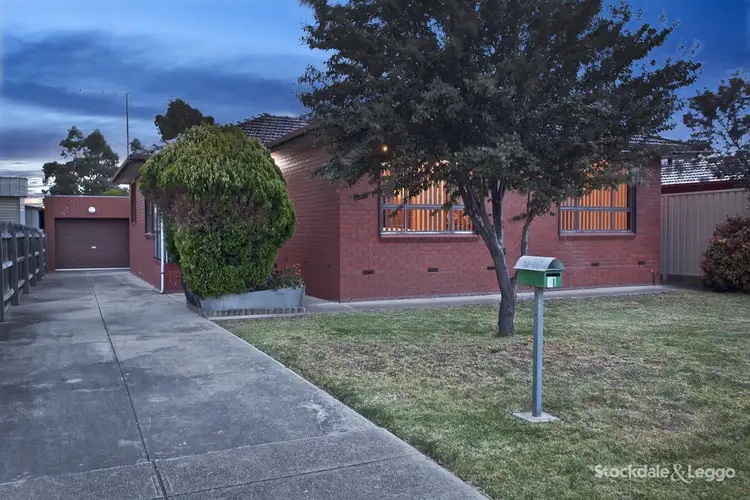 17 Rim Cross Drive, Avondale Heights VIC 3034