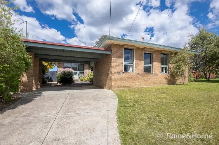 8 Hood Crescent, Sunbury VIC 3429