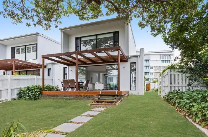 Main view of Homely townhouse listing, 1/323 Bayview Street, Hollywell QLD 4216