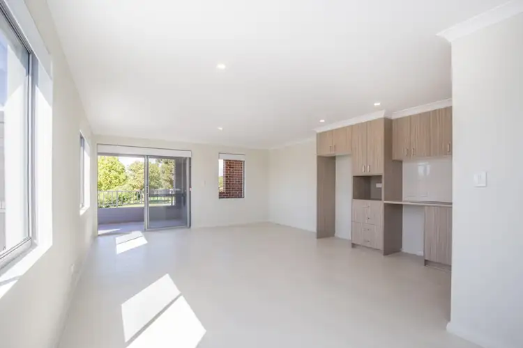 4/8 Peppering Way, Westminster WA 6061