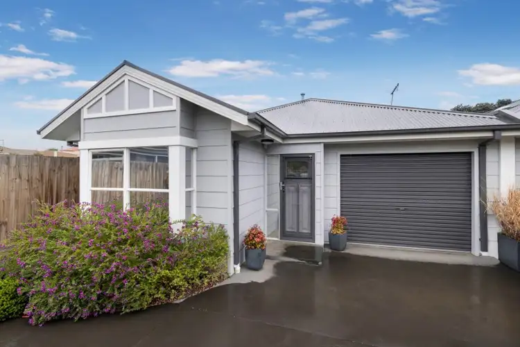 2/32 Ligar Street, Sunbury VIC 3429