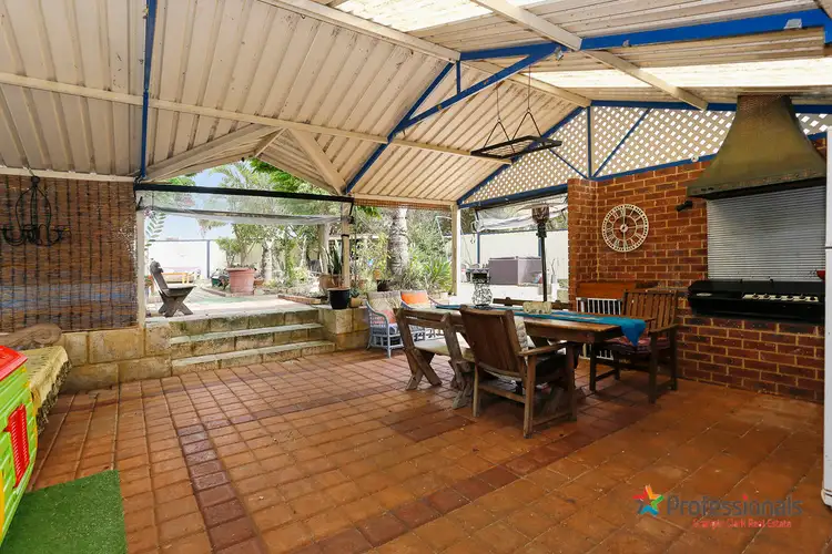 2 Banyan Close, Marangaroo WA 6064