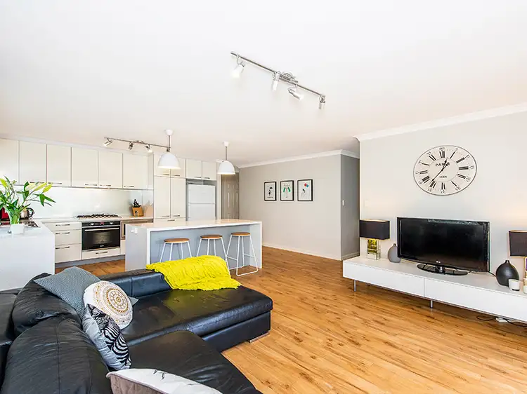 2 Bruning Rd, Manning WA 6152