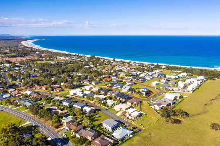 34 Seaview Street, Diamond Beach NSW 2430