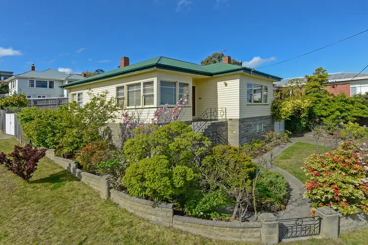 33 Corinna Road, Lindisfarne TAS 7015
