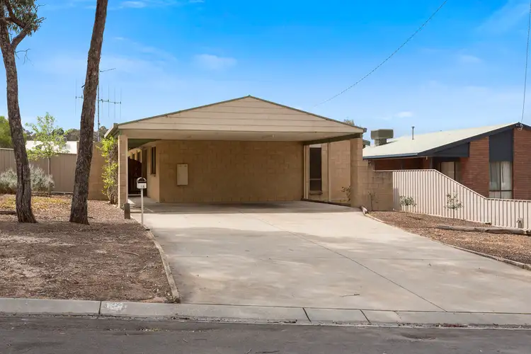 15 Lowe Street, Kangaroo Flat VIC 3555
