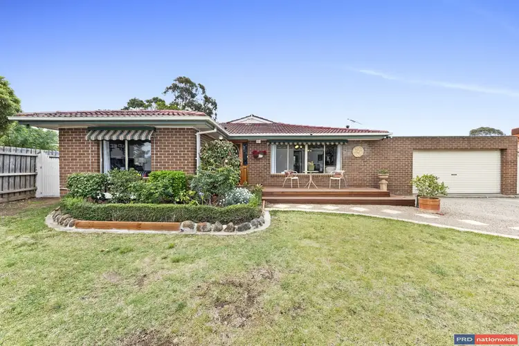 4 Lincoln Way, Melton West VIC 3337