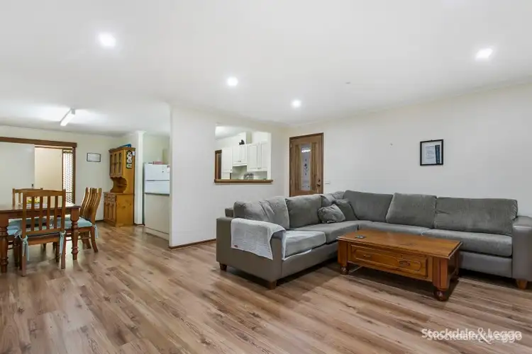 Fourth view of Homely house listing, 8 Oakwood Court, Narre Warren VIC 3805