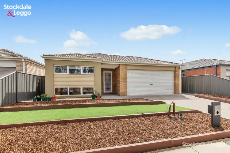 27 Arrowhead Street, Manor Lakes VIC 3024