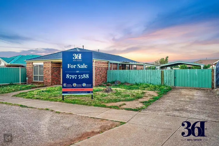 30 Denny place, Melton South VIC 3338