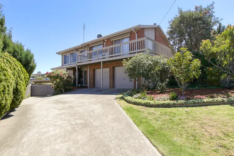 14 Uplands Avenue, Lakes Entrance VIC 3909