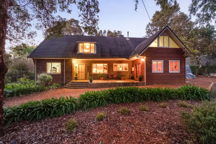 17 Council Road, Mundaring WA 6073
