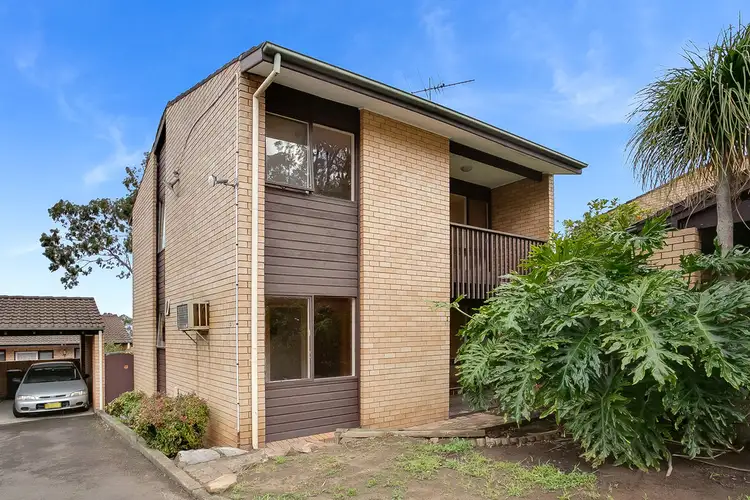 3/2 Whipbird Avenue, Ingleburn NSW 2565