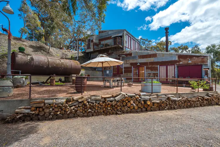 16 Back Road, Taradale VIC 3447