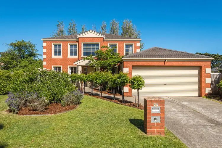 17 Sunny Park Close, Gisborne VIC 3437
