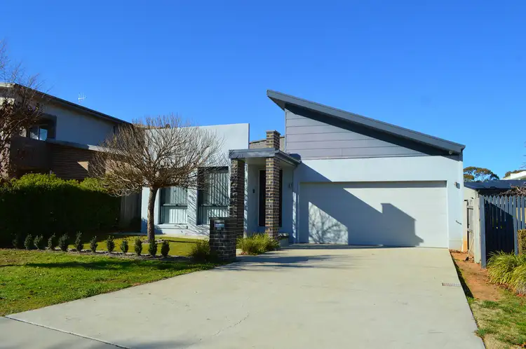 22 Beveridge Crescent