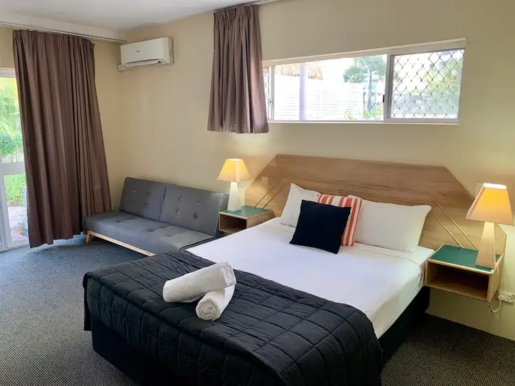 2007 GOLD COAST HWY, Miami QLD 4220