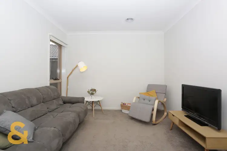 Fifth view of Homely house listing, 10 Viewmont Avenue, Craigieburn VIC 3064