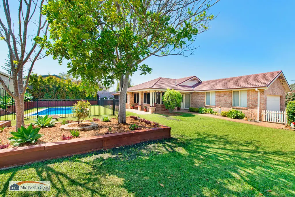 Main view of Homely house listing, 4 Monica Place, Lake Cathie NSW 2445