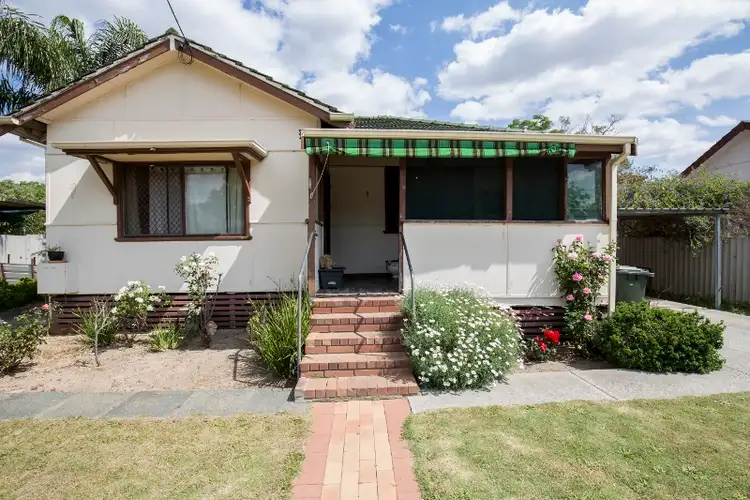 3 Kalara Rd, Koongamia WA 6056