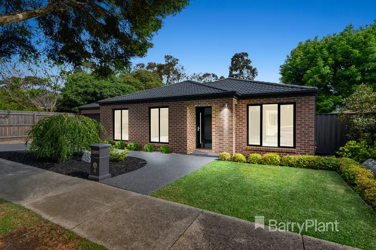 4 Loch Street