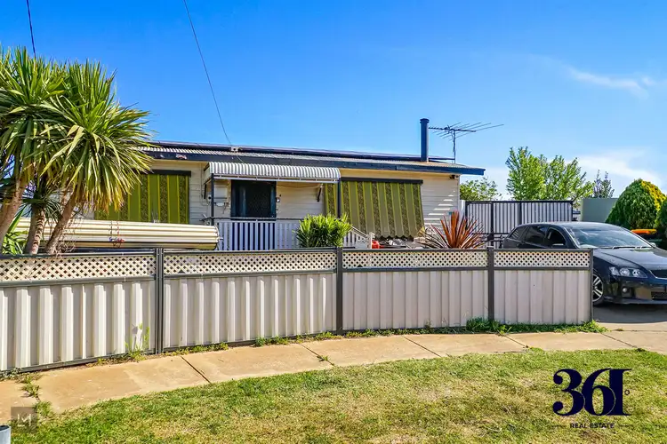 4 Adrian ct, Rockbank VIC 3335