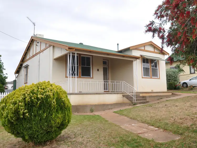 2 Gallipoli Avenue, Junee NSW 2663