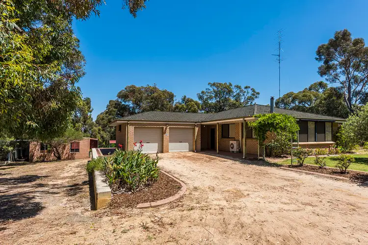 4 Russell Dr, Waroona WA 6215