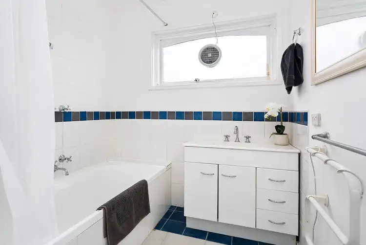 Fifth view of Homely apartment listing, 2/2E Bendigo Street, Cheltenham VIC 3192