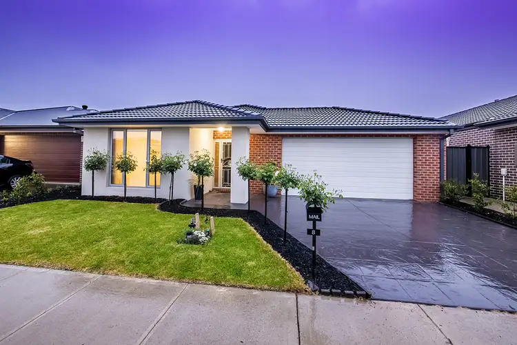 8 Gillingham Crescent, Clyde North VIC 3978
