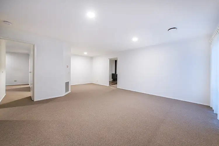 Sixth view of Homely house listing, 5 Friendship Close, Cranbourne West VIC 3977