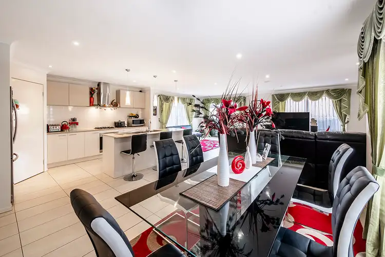 15 Brolin Terrace, Cranbourne North VIC 3977