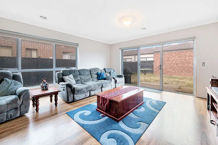 10 Watford Avenue, Cranbourne West VIC 3977