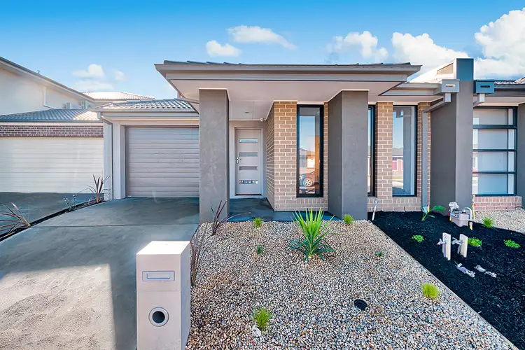 15 Swallowtail Avenue, Clyde North VIC 3978