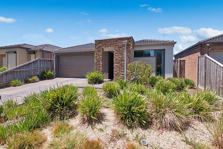 8 Islington Avenue, Cranbourne North VIC 3977