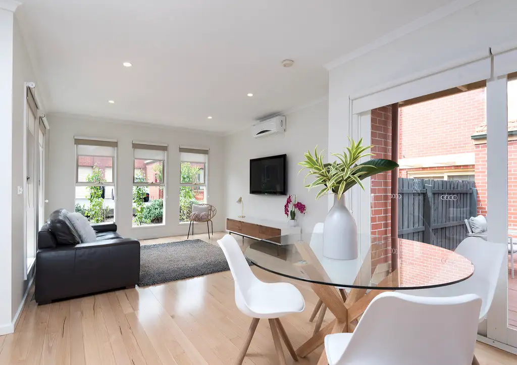 Main view of Homely townhouse listing, 2/367 Napier Street, Strathmore VIC 3041