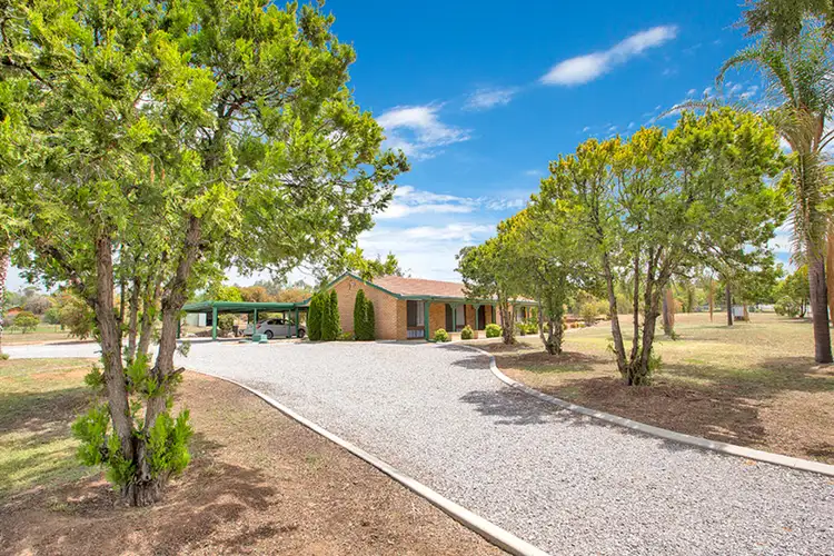 38 Kingswood Dr, Tamworth NSW 2340