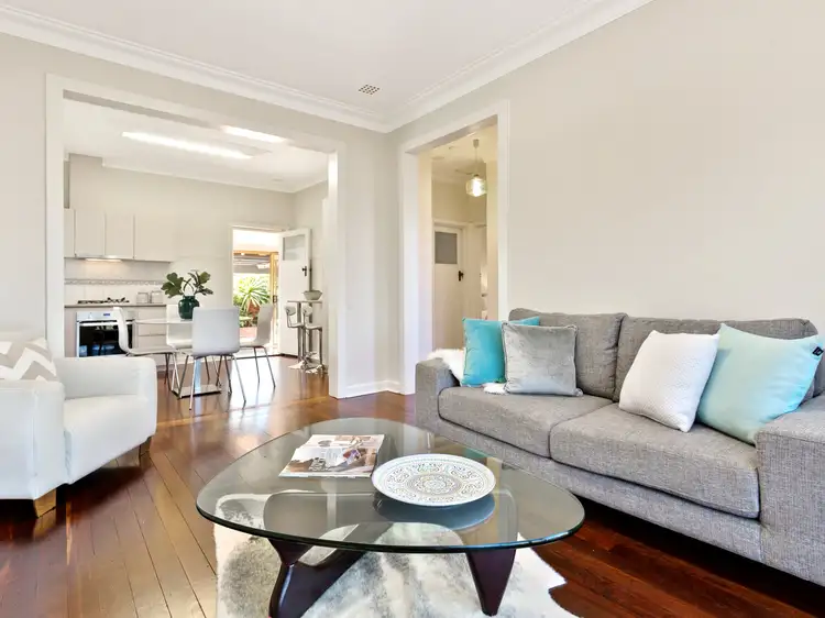 6 Burnett Road, Manning WA 6152