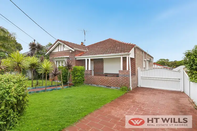 4 Pentland Avenue, Roselands NSW 2196